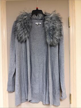 Sioni Gray Open-Front Sweater Cardigan with detachable Faux Fur Collar